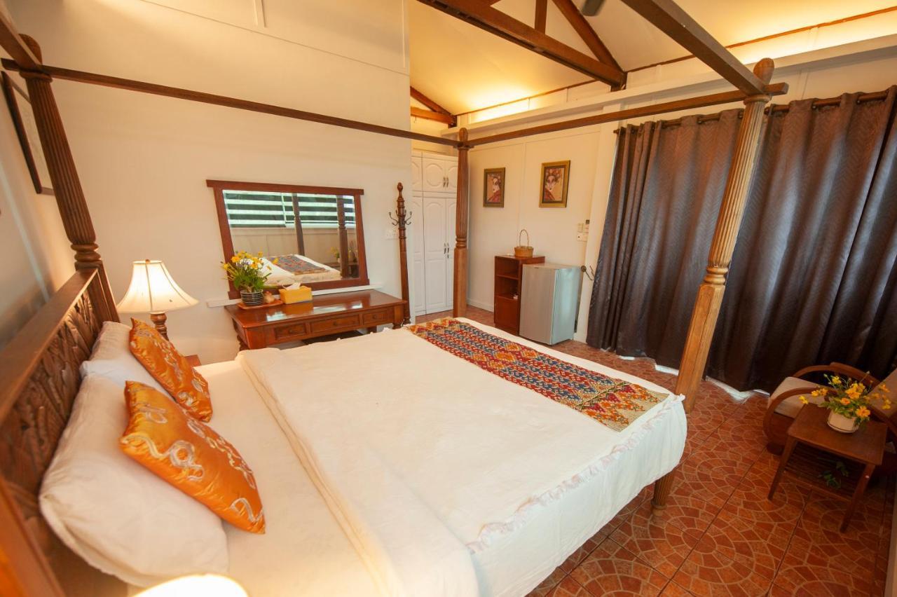 Sinurambi Bed&Breakfast Penampang Bagian luar foto